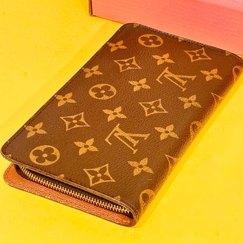 Louis Vuitton Monogram Zipper round Mid size wallet - Picture 7 of 15